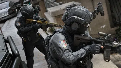 Squad of soldiers patrolling a city street in Modern Warfare 4